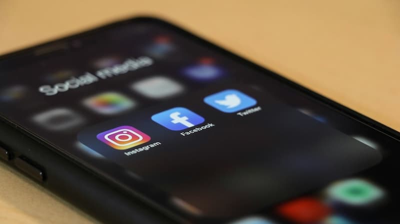 Switched Off, Head Clear: My Escape from Social Media